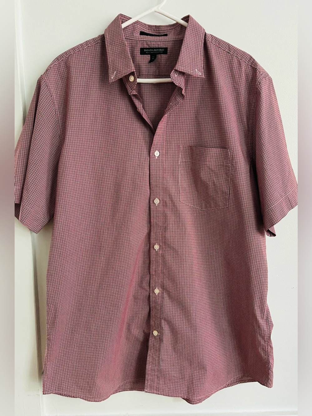 Banana Republic Men’s Short-Sleeve Button-Up Shirt — Red Black Plaid